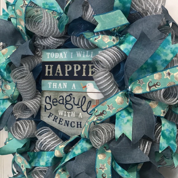 Handcrafted "Happier Than A Seagull" Mesh Wreath - Picture 4 of 5